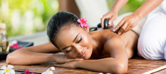Un massage naturiste
